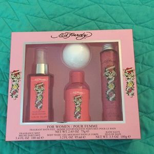 Ed Hardy bath set